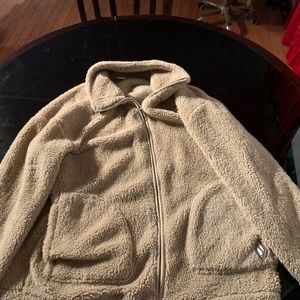 This is a zip up I used it once and don’t want it anymore